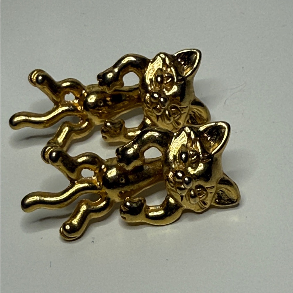 Vintage articulated Gold tone Cat Earrings adorable